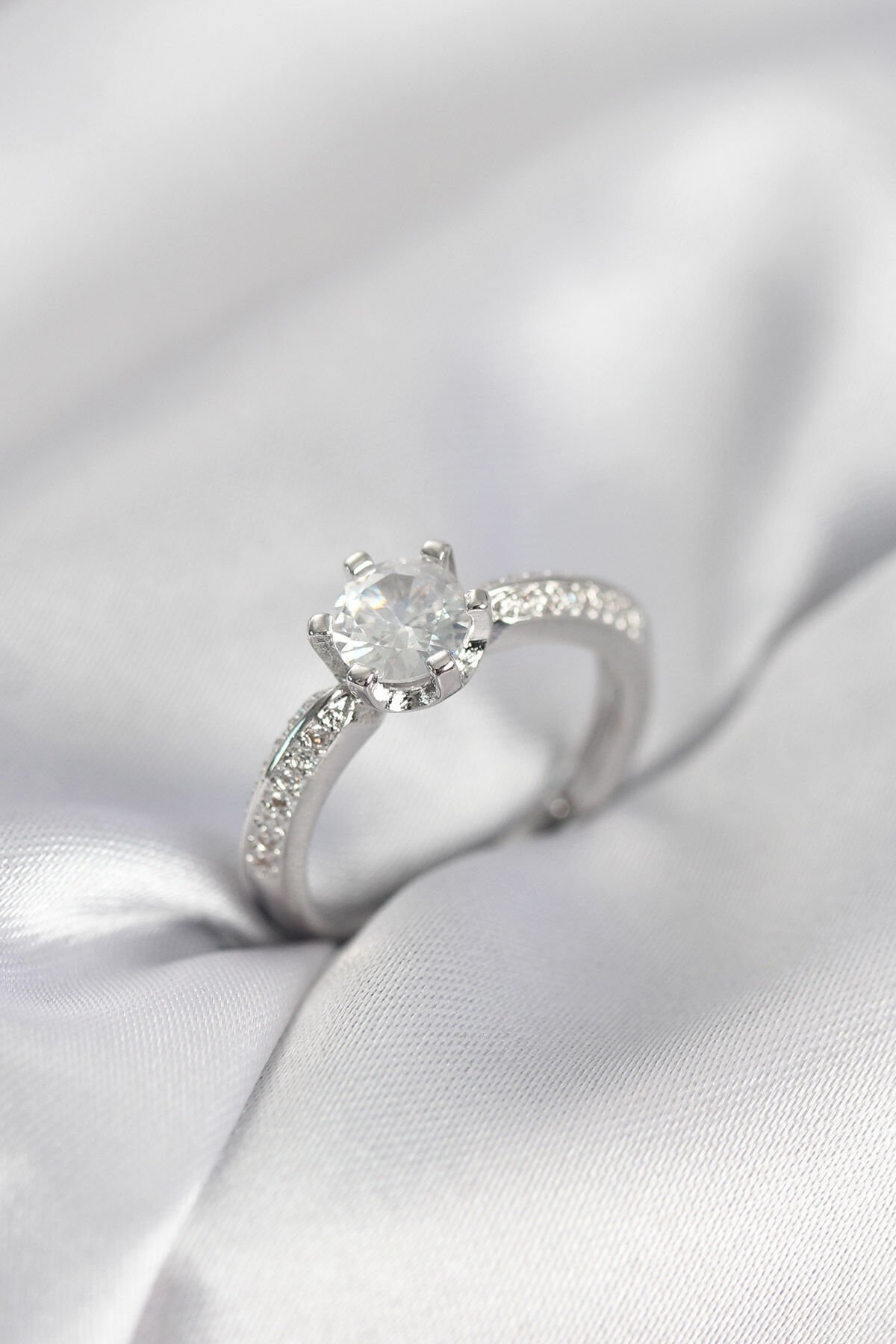 Tek Taş Model Zirkon Taşlı Gümüş Renk Kadın Yüzük