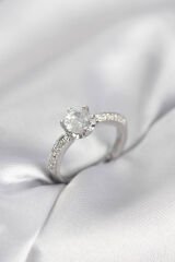 Tek Taş Model Zirkon Taşlı Gümüş Renk Kadın Yüzük