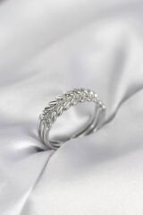 Gümüş Renk Başak Model Zirkon Taşlı Kadın Yüzük