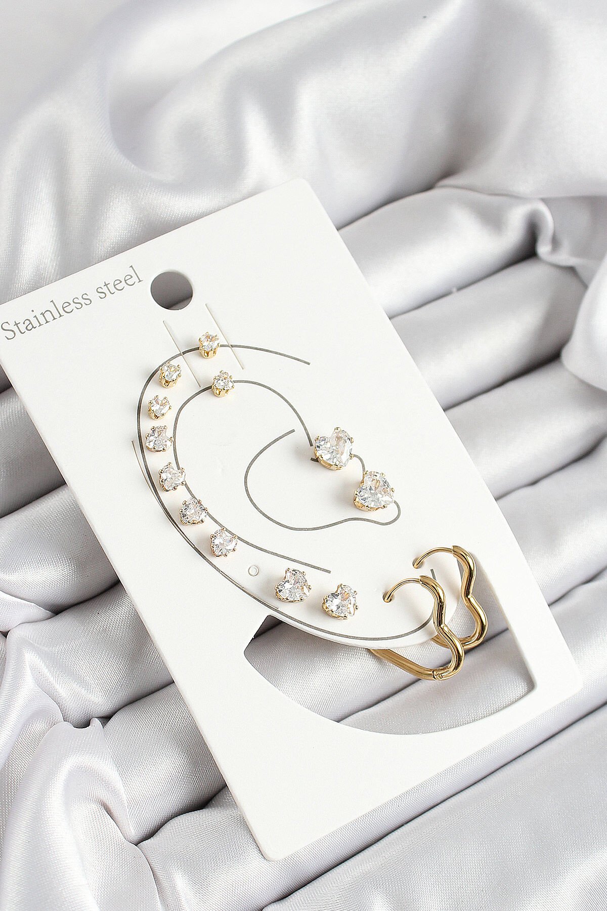 316L Çelik Kalp Figürlü Ve Zirkon Taşlı Gold Renk 7'li Çift Kadın Küpe Set