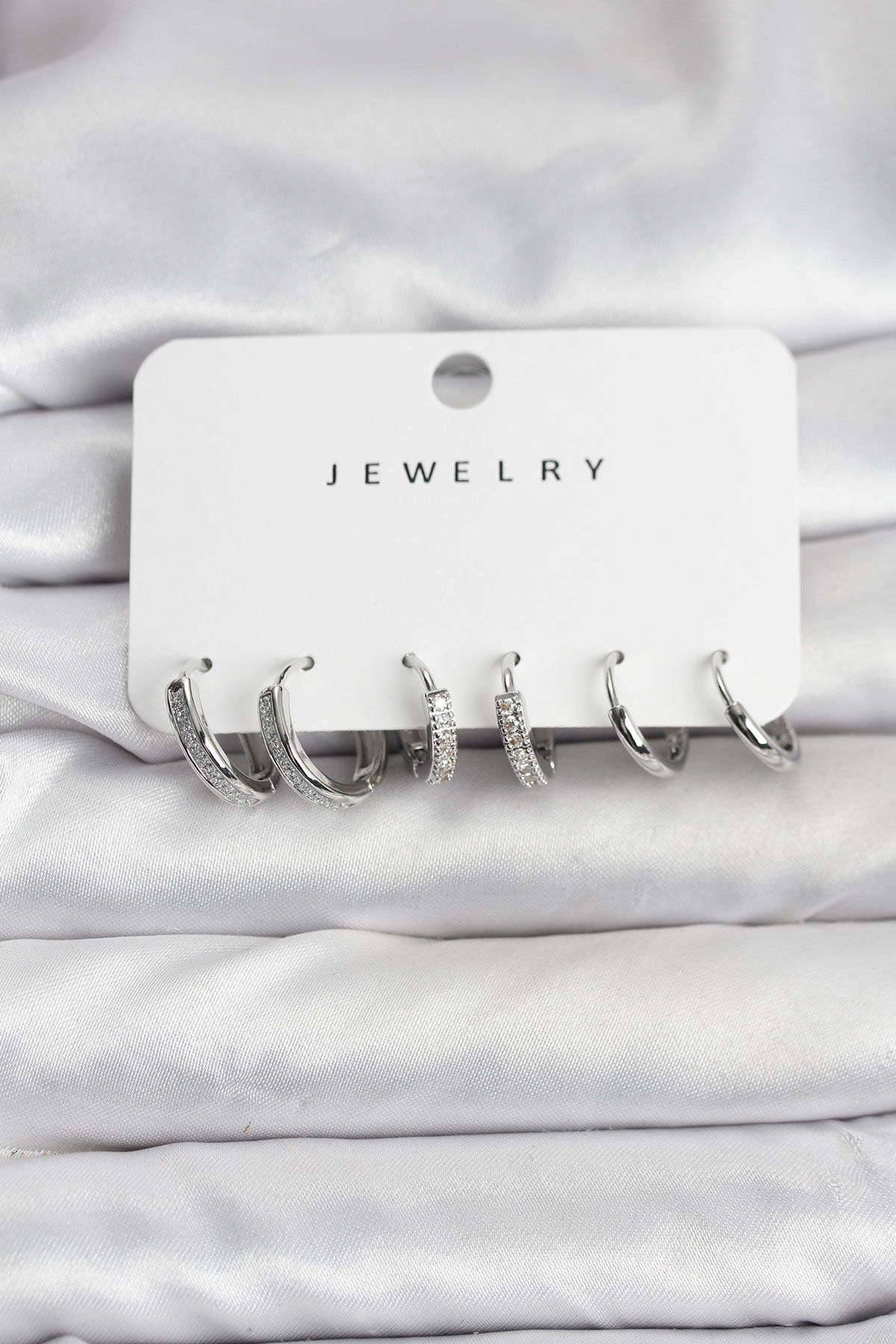 Zirkon Taşlı Gümüş Renk Pirinç Kadın Küpe Seti