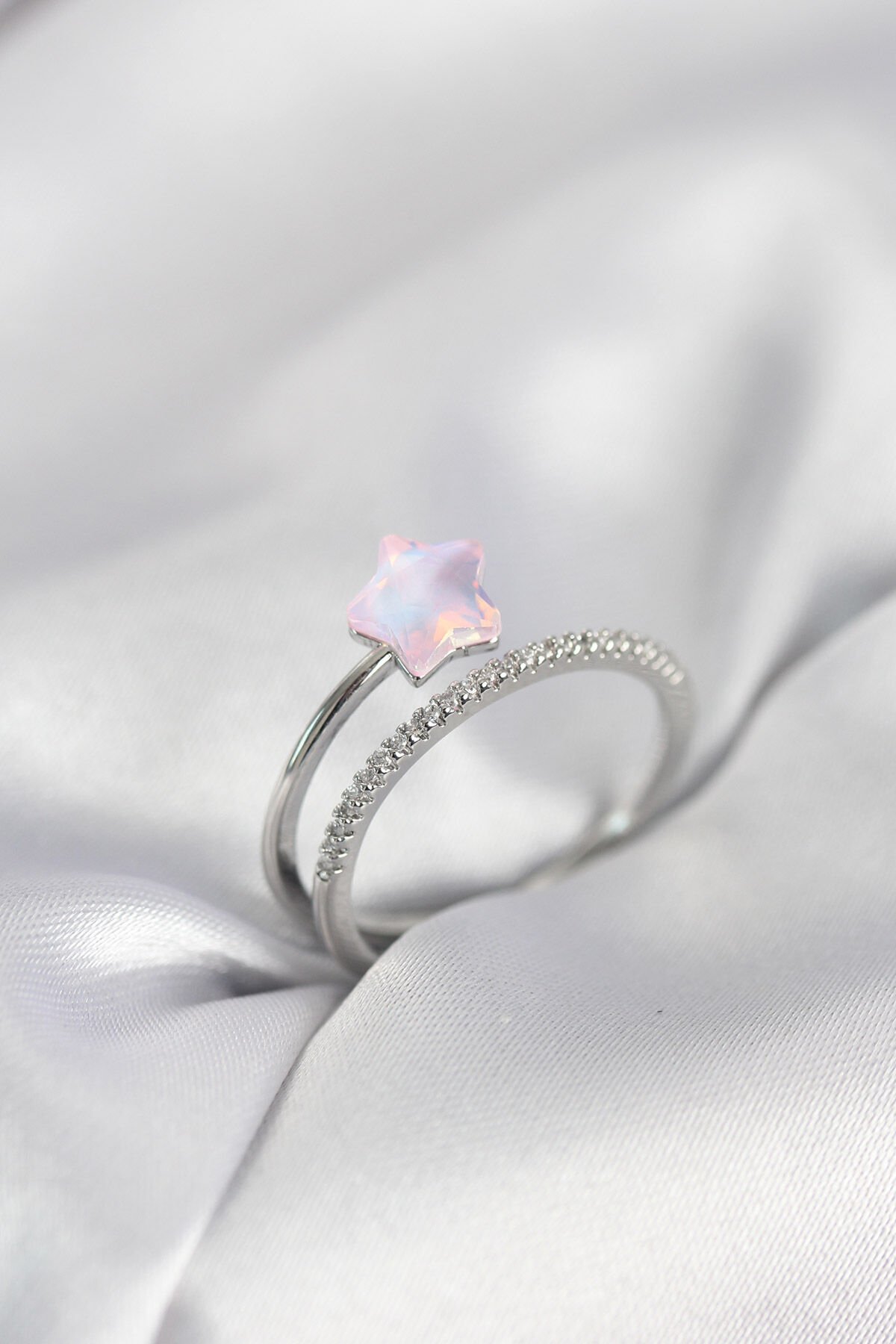 Gümüş Renk Zirkon Taşlı Pembe Halley Model Kadın Yüzük