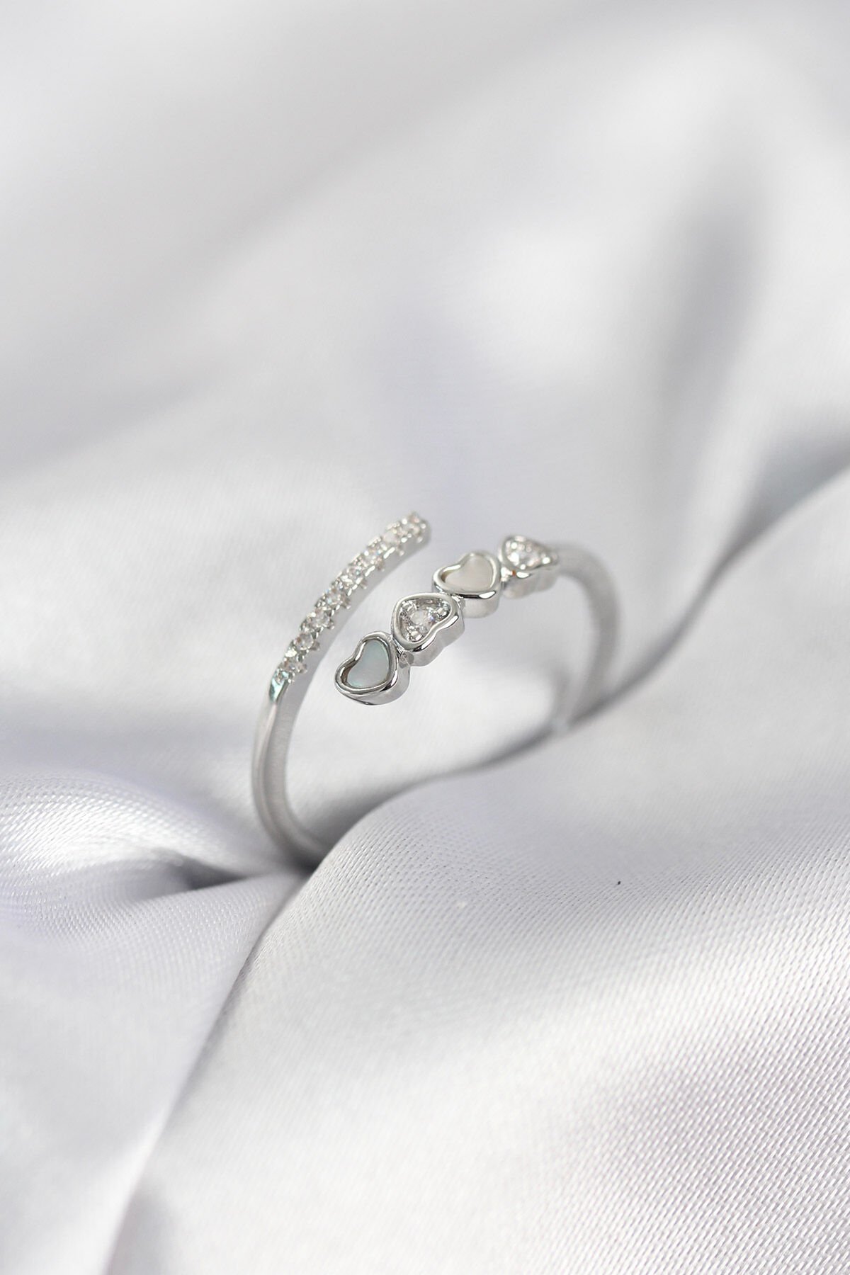 Gümüş Renk Zirkon Taşlı Minimal Kalp Model Kadın Yüzük