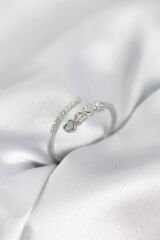 Gümüş Renk Zirkon Taşlı Minimal Kalp Model Kadın Yüzük