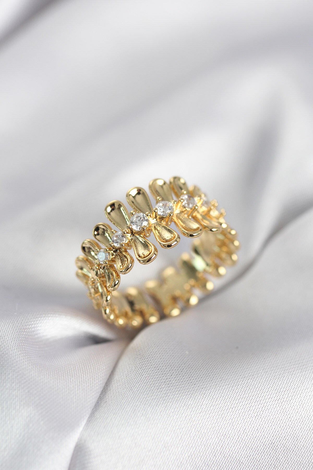 Gold Renk Zirkon Taşlı Sıralı Damla Model Kadın Yüzük