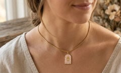 316L Çelik Gold Renk Pembe Mineli El Figür Tarot Kolye