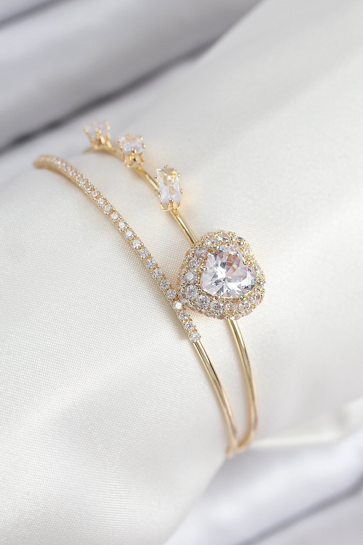 Pirinç Zirkon Taşlı Kalp Model Gold Renk Kadın Bileklik