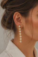 Pirinç Zirkon Taşlı Sallantılı Yıldız Model Gold Renk Kadın Küpe