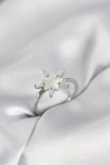 Gümüş Renk Yıldız Model Sedefli Zirkon Taşlı Kadın Yüzük