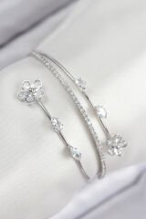 Pirinç Zirkon Taşlı Çiçek Model Gümüş Renk Kadın Bileklik