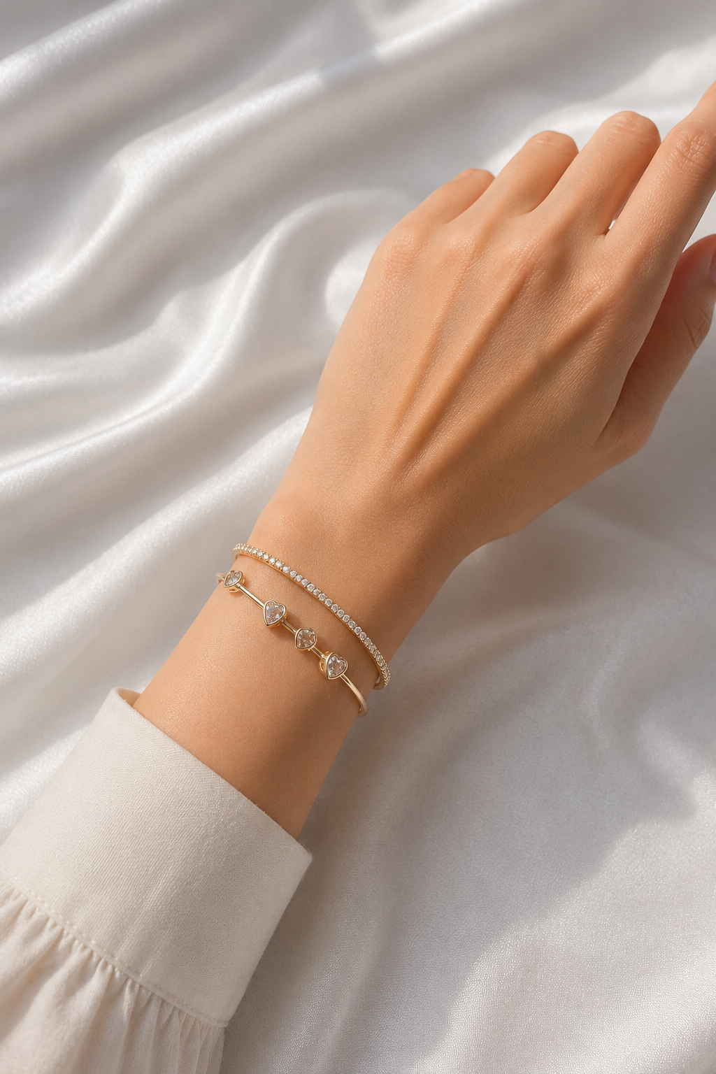 Pirinç Zirkon Taşlı Kalp Model Gold Renk Kadın Bileklik