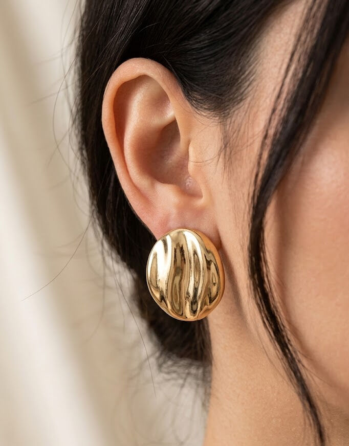 Pirinç Gold Renk İşlemeli Daire Plaka Model Kadın Küpe