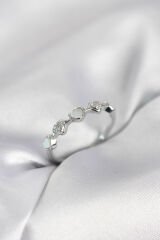 Gümüş Renk Minimal Kalp Model Zirkon Taşlı Pirinç Kadın Yüzük