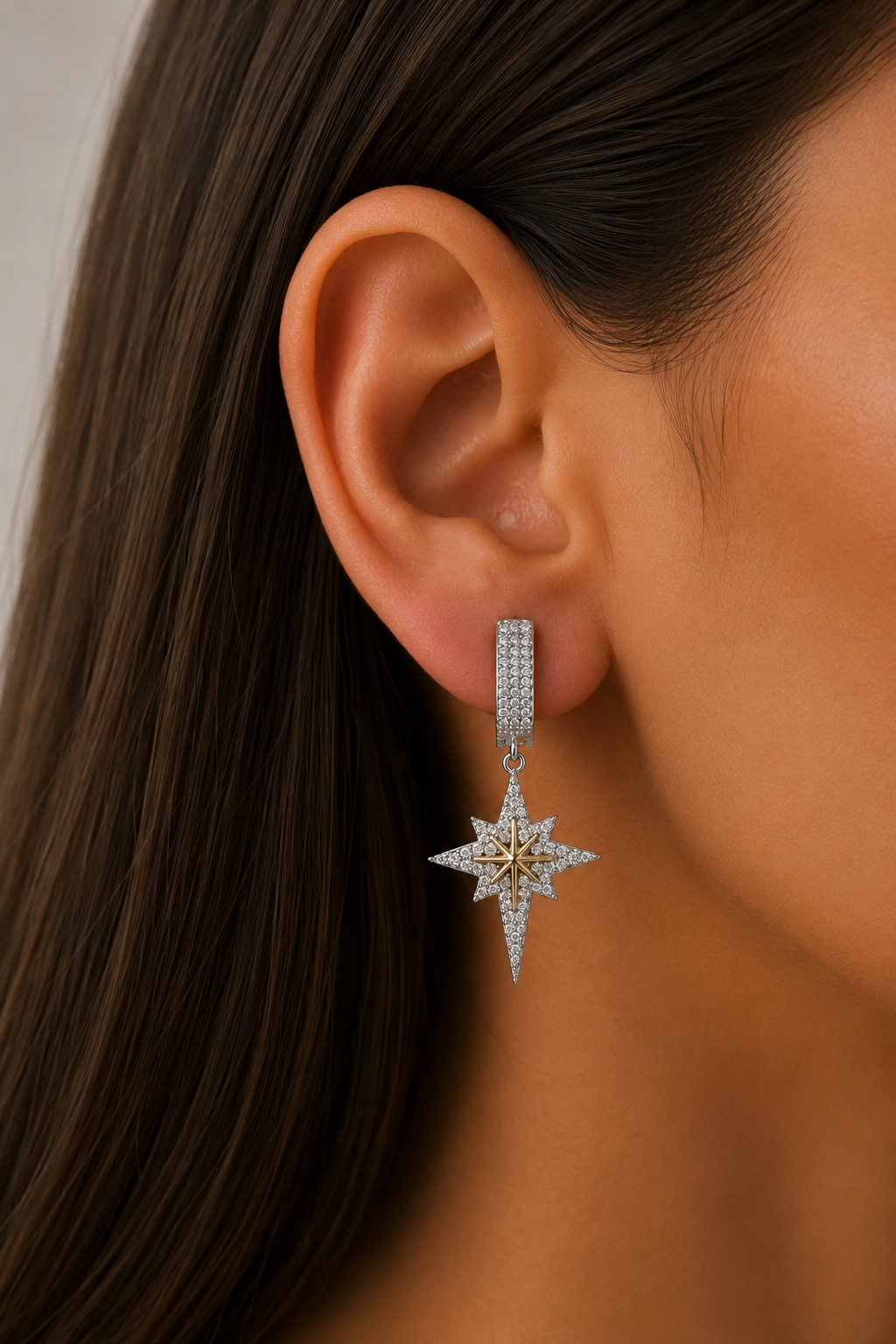 Zirkon Taşlı Gümüş Renk Pirinç Kutup Yıldızı Model Kadın Küpe