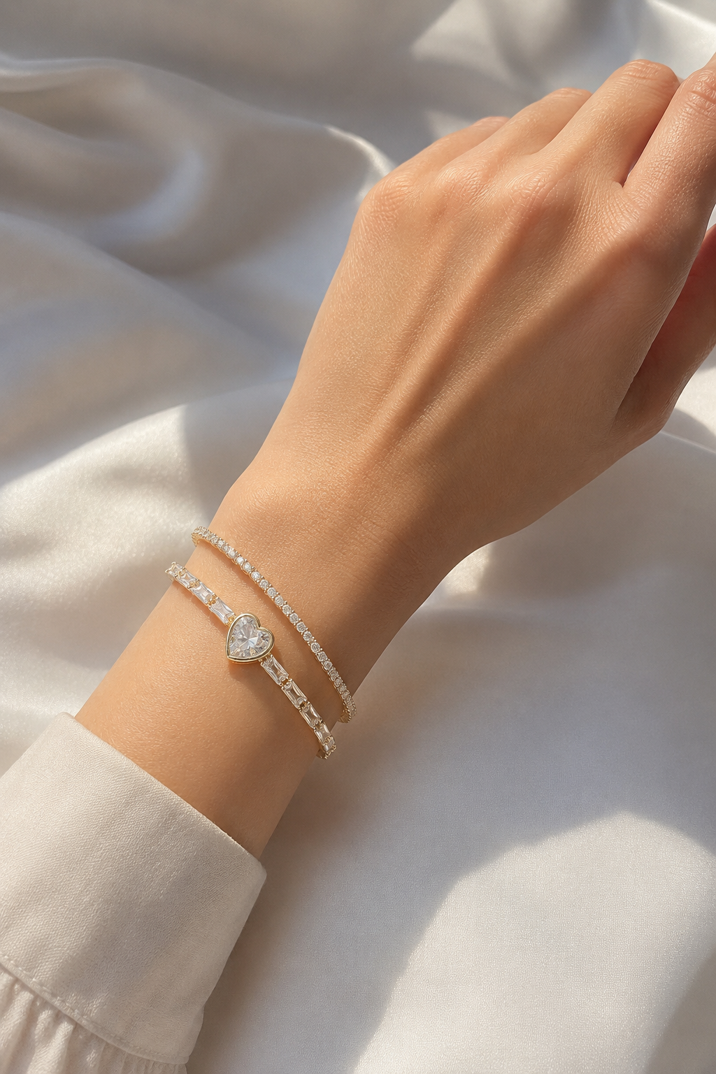 Pirinç Zirkon Taşlı Kalp Model Gold Renk Kadın Bileklik