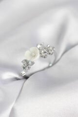 Gümüş Renk Pirinç Çiçek Model Zirkon Taşlı Kadın Yüzük