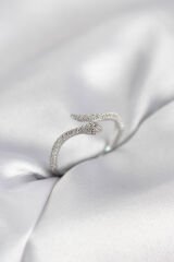 Gümüş Renk Yılan Model Zirkon Taşlı Kadın Yüzük