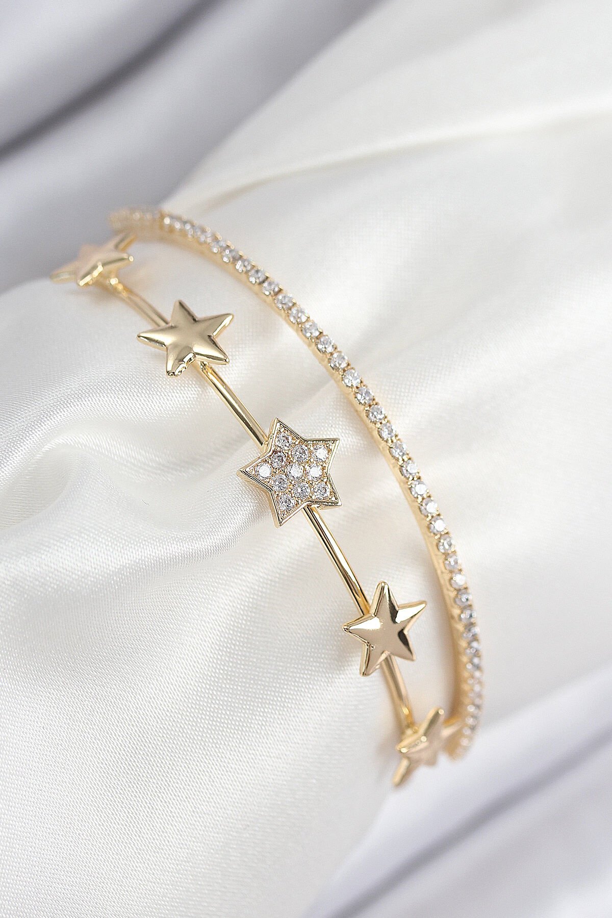 Pirinç Zirkon Taşlı Yıldız Model Gold Renk Kadın Bileklik