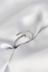 Çivi Model Zirkon Taşlı Gümüş Renk Kadın Yüzük