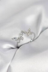 Kelebek Model Zirkon Taşlı Gümüş Renk Kadın Yüzük