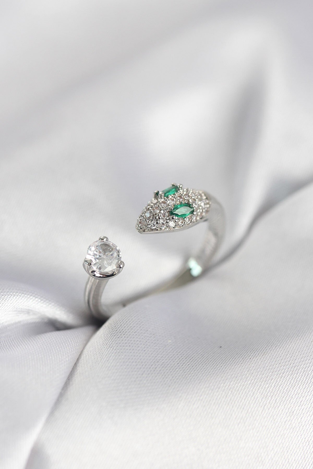 Yılan Model Zirkon Taşlı Gümüş Renk Kadın Yüzük