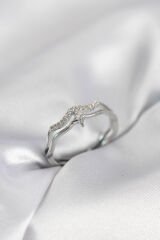 Minimal Yıldız Model Gümüş Renk Zirkon Taşlı Kadın Yüzük