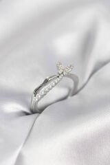 Gümüş Renk Kuyruklu Kelebek Model İncili Kadın Yüzük