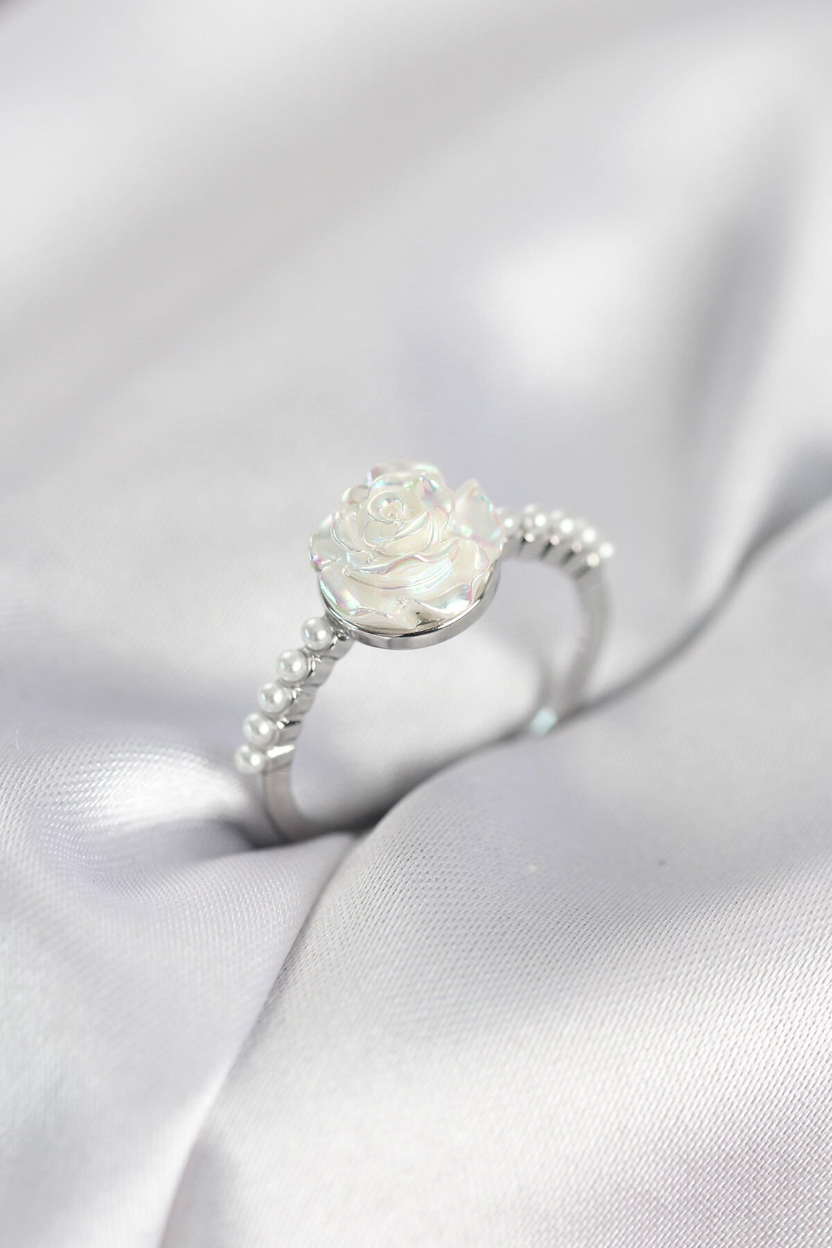 Gümüş Renk Gül Model İncili Kadın Yüzük