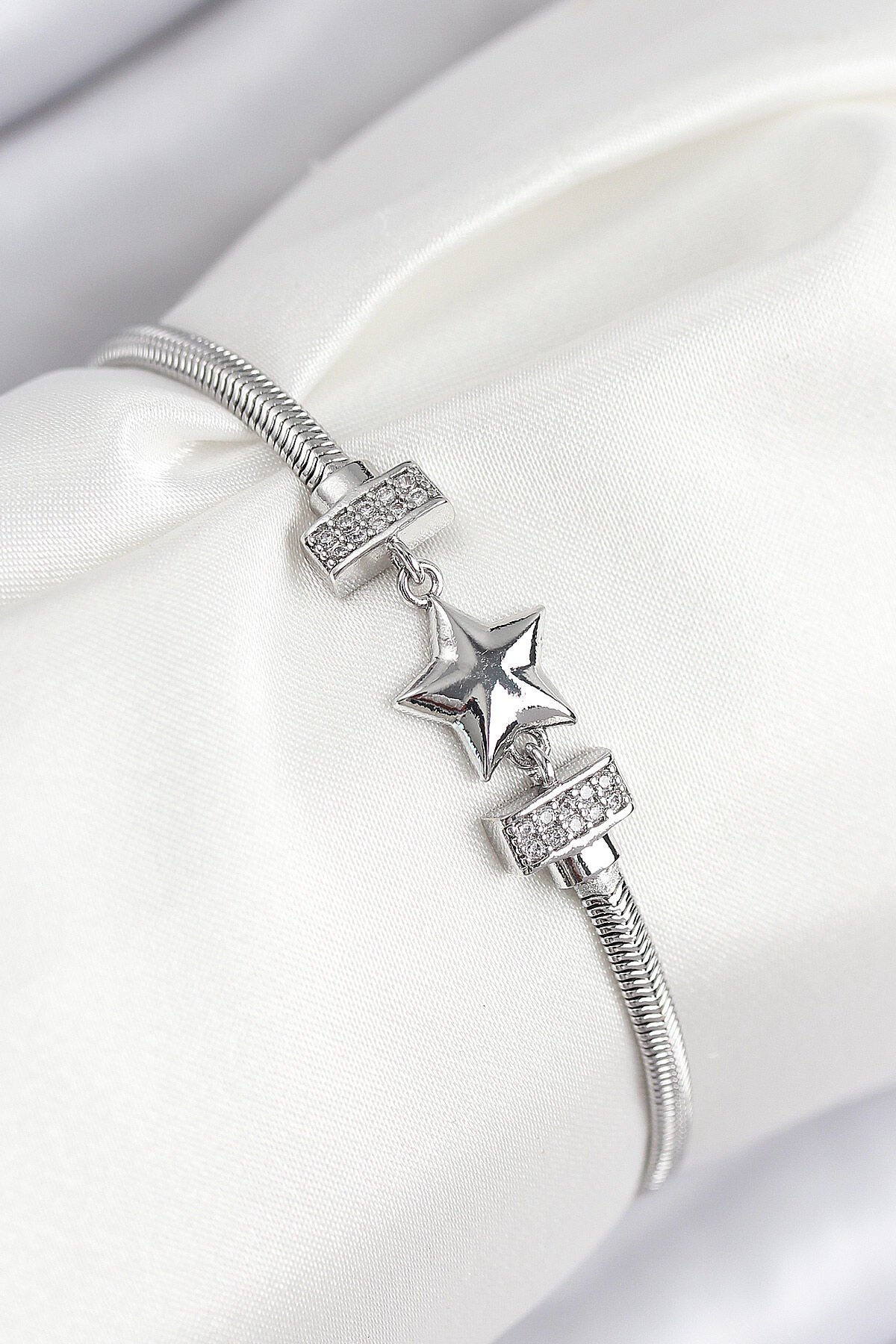 Pirinç Zirkon Taşlı Yonca Model Gümüş Renk Kadın Bileklik