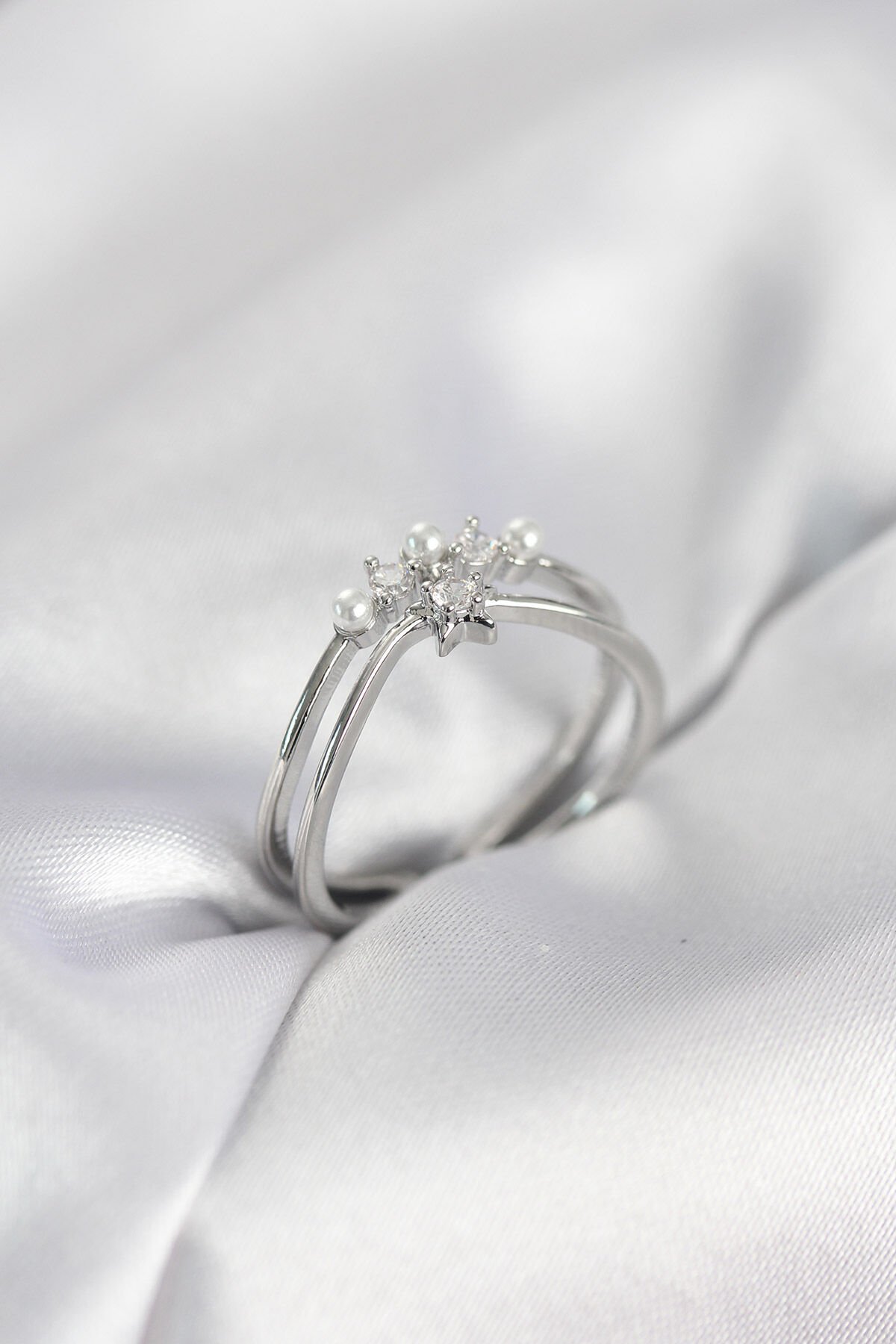 Gümüş Renk İncili Yıldız Model Zirkon Taşlı Kadın Yüzük