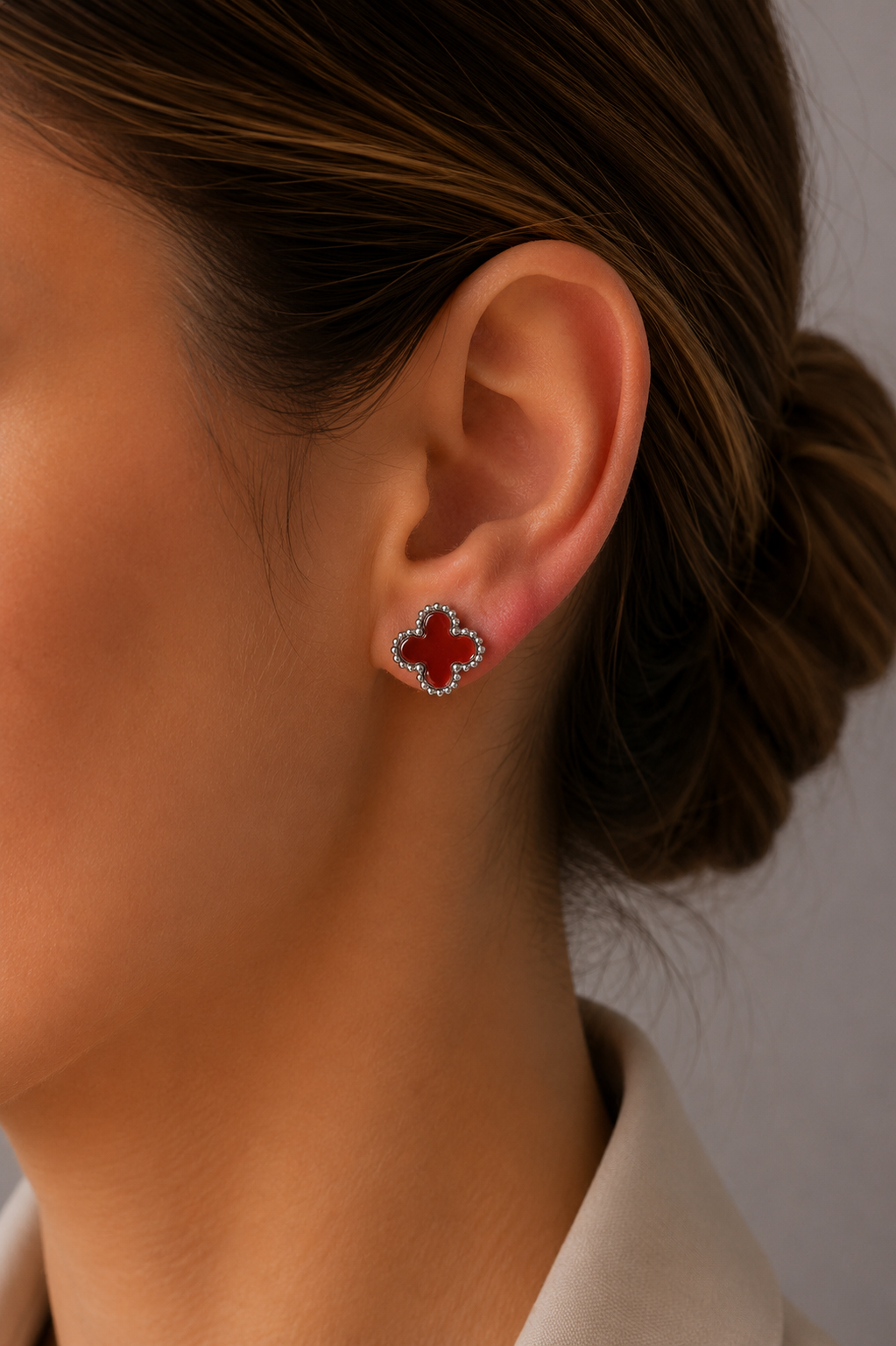 Pirinç Gümüş Renk Bordo Yonca Model Kadın Küpe