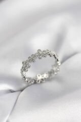 Gümüş Renk Sıralı Çiçek Model Zirkon Taşlı Kadın Yüzük