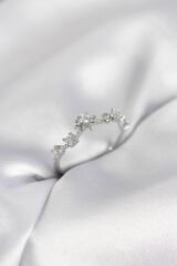 Gümüş Renk Gece Temalı Zirkon Taşlı Kadın Yüzük