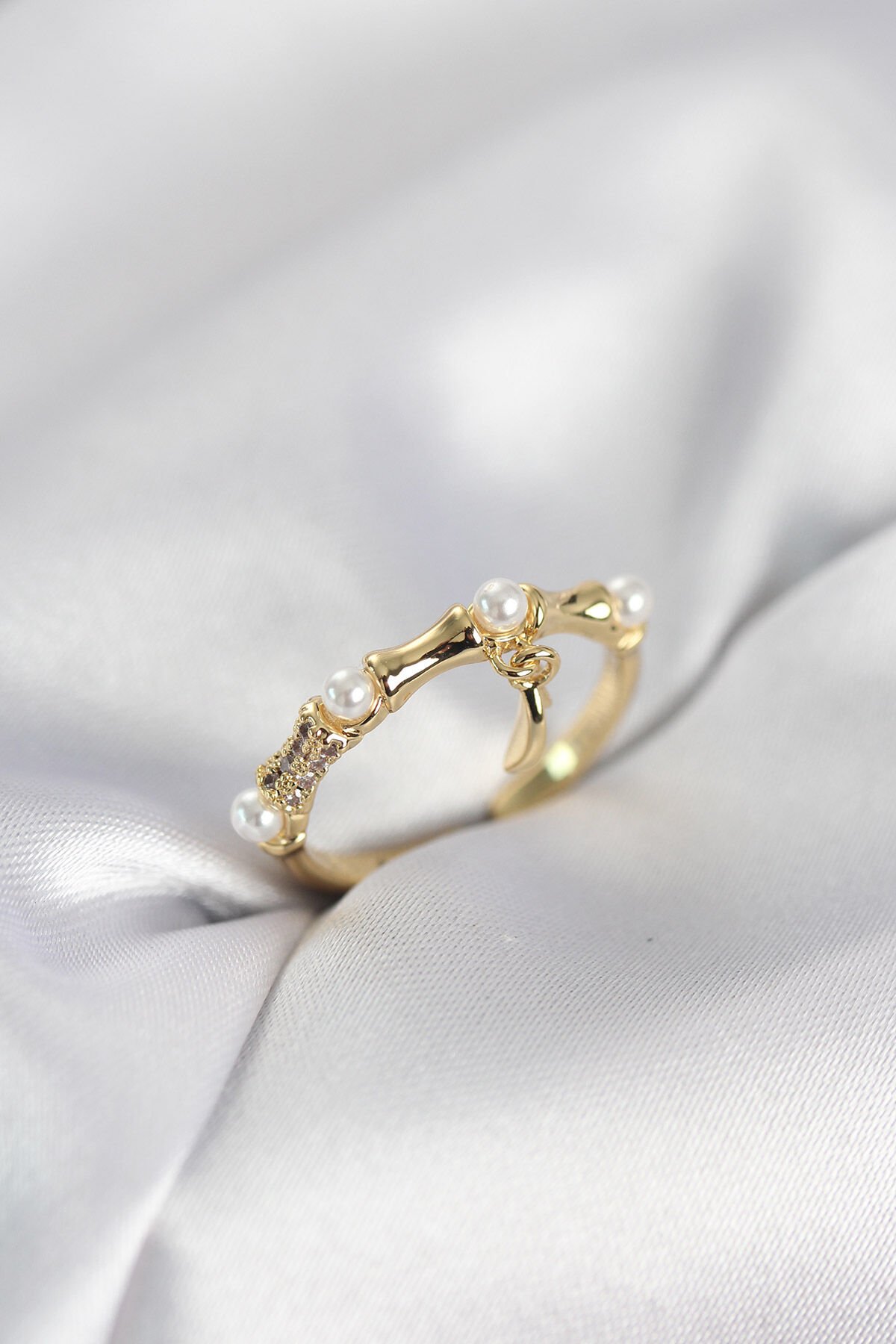 Gold Renk Sallantılı Kemik Model Kadın Yüzük