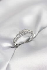 Gümüş Renk Minimal Yıldızlı Model Kadın Yüzük