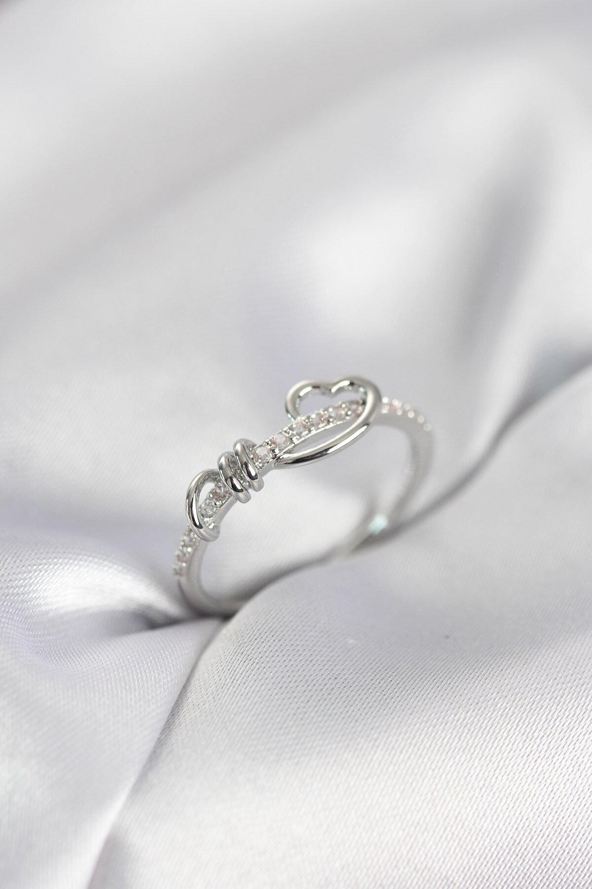 Sarmal Kalp Model Zirkon Taşlı Gümüş Renk Kadın Yüzük