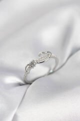 Sarmal Kalp Model Zirkon Taşlı Gümüş Renk Kadın Yüzük