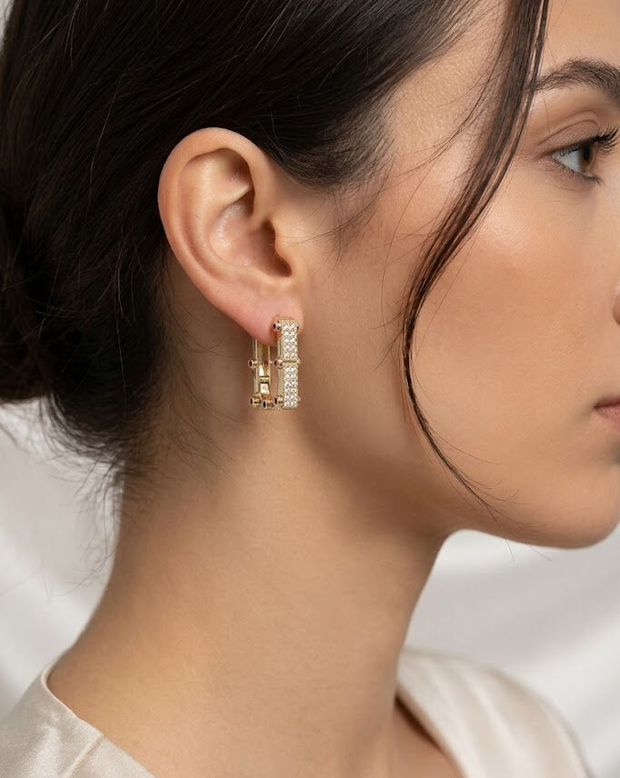 Pirinç Gold Renk Kare Zirkon Taşlı Kadın Küpe