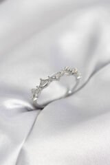 Zirkon Taşlı Pirinç Gümüş Renk Kadın Yüzük