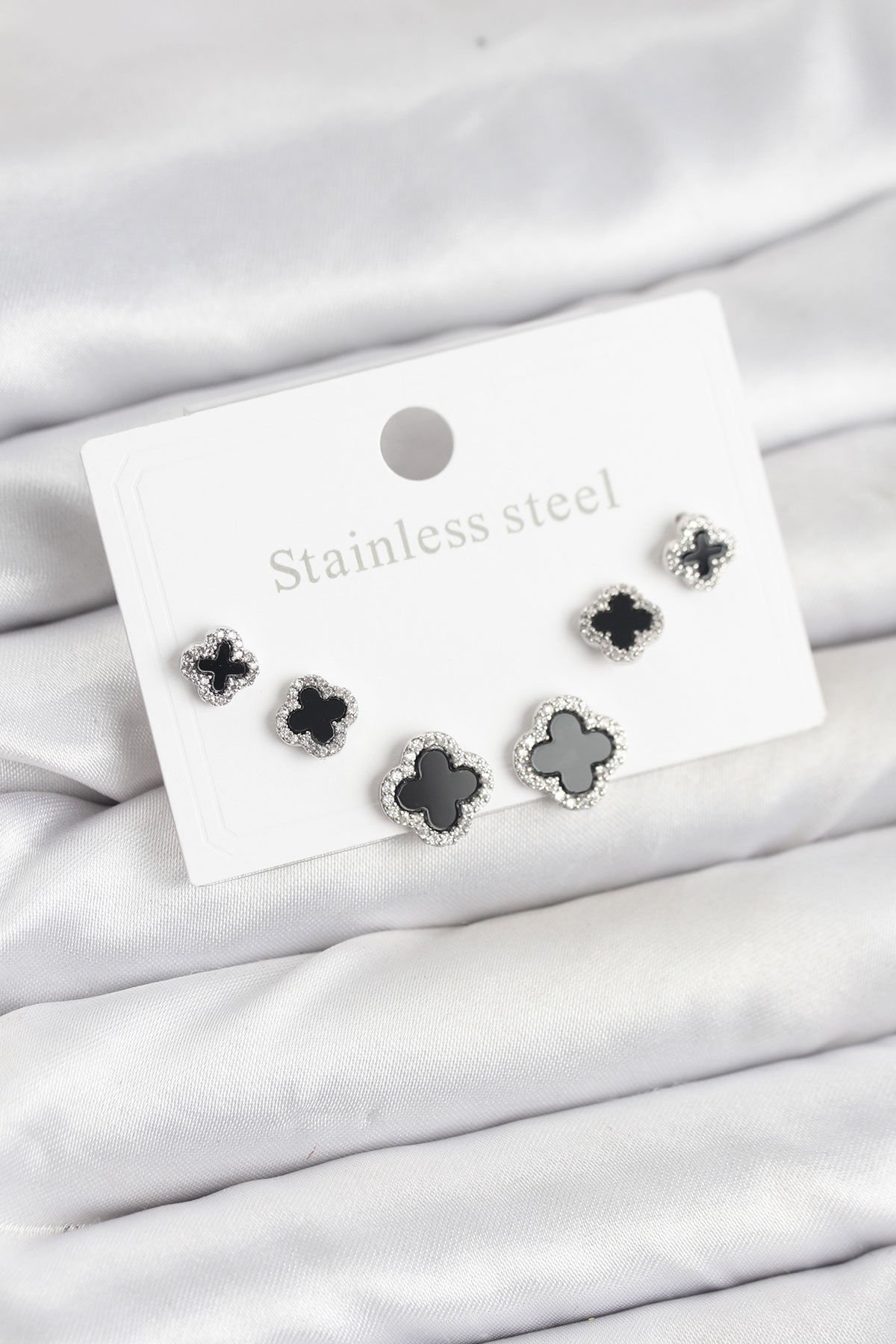 316L Çelik Gümüş Renk Zirkon Taşlı Yonca Model Kadın Küpe Seti