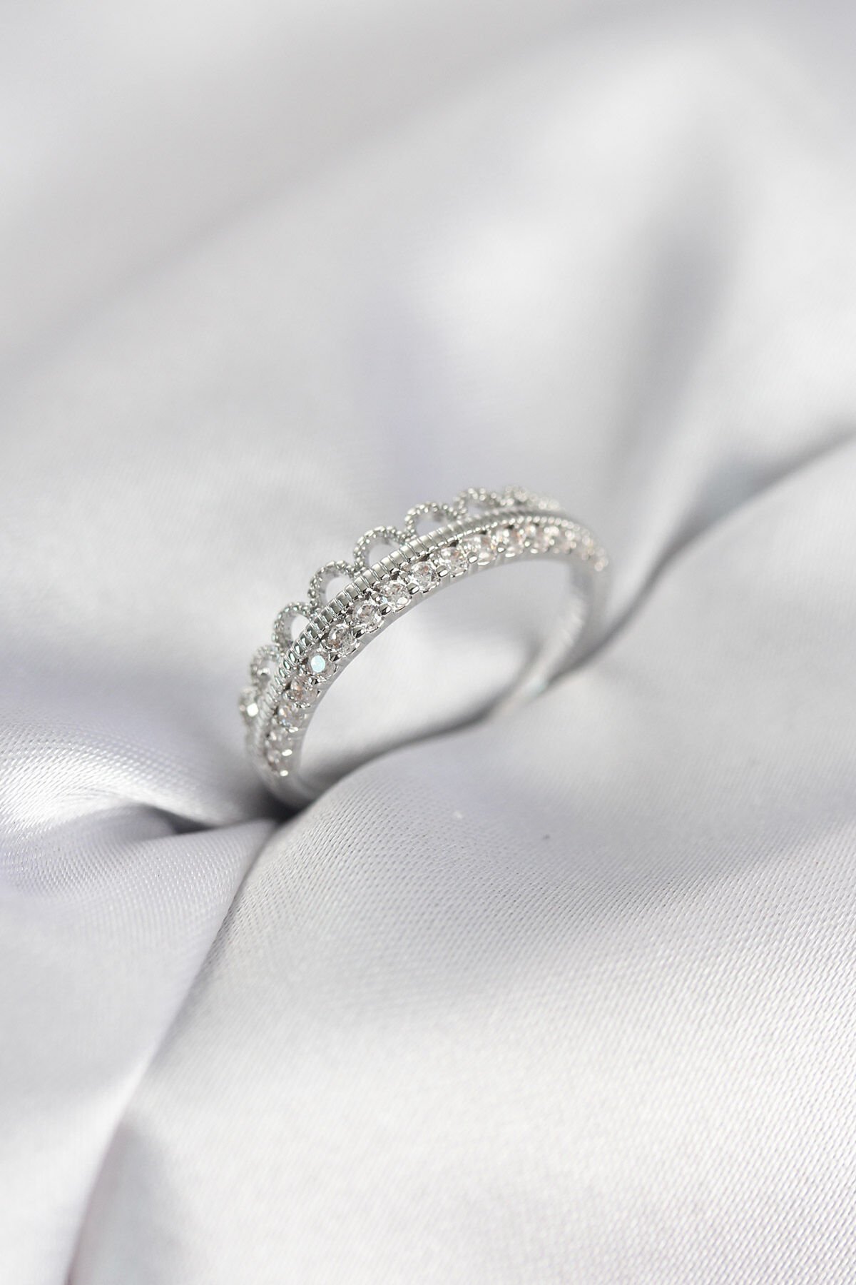 Motif Desenli Gümüş Renk Zirkon Taşlı Kadın Yüzük