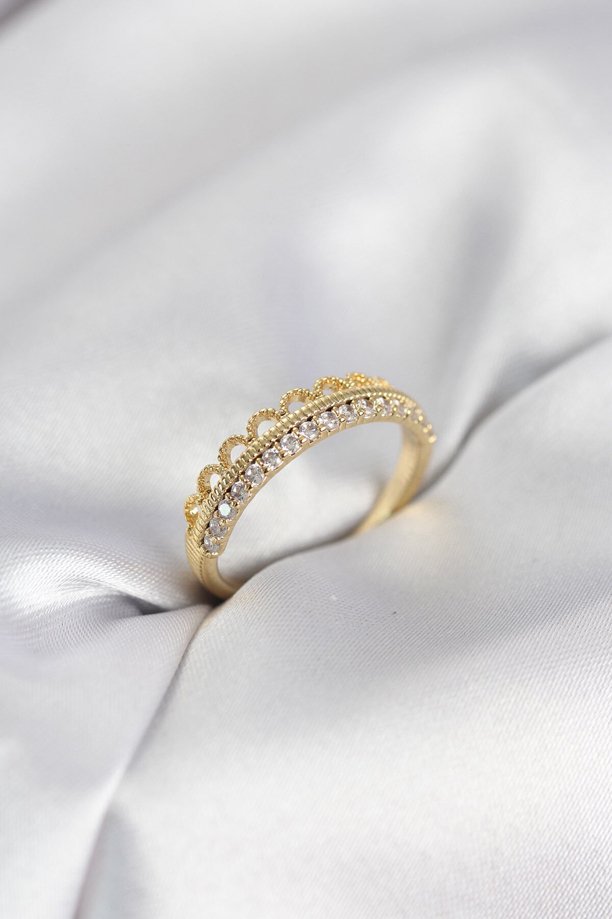 Motif Desenli Gold Renk Zirkon Taşlı Kadın Yüzük