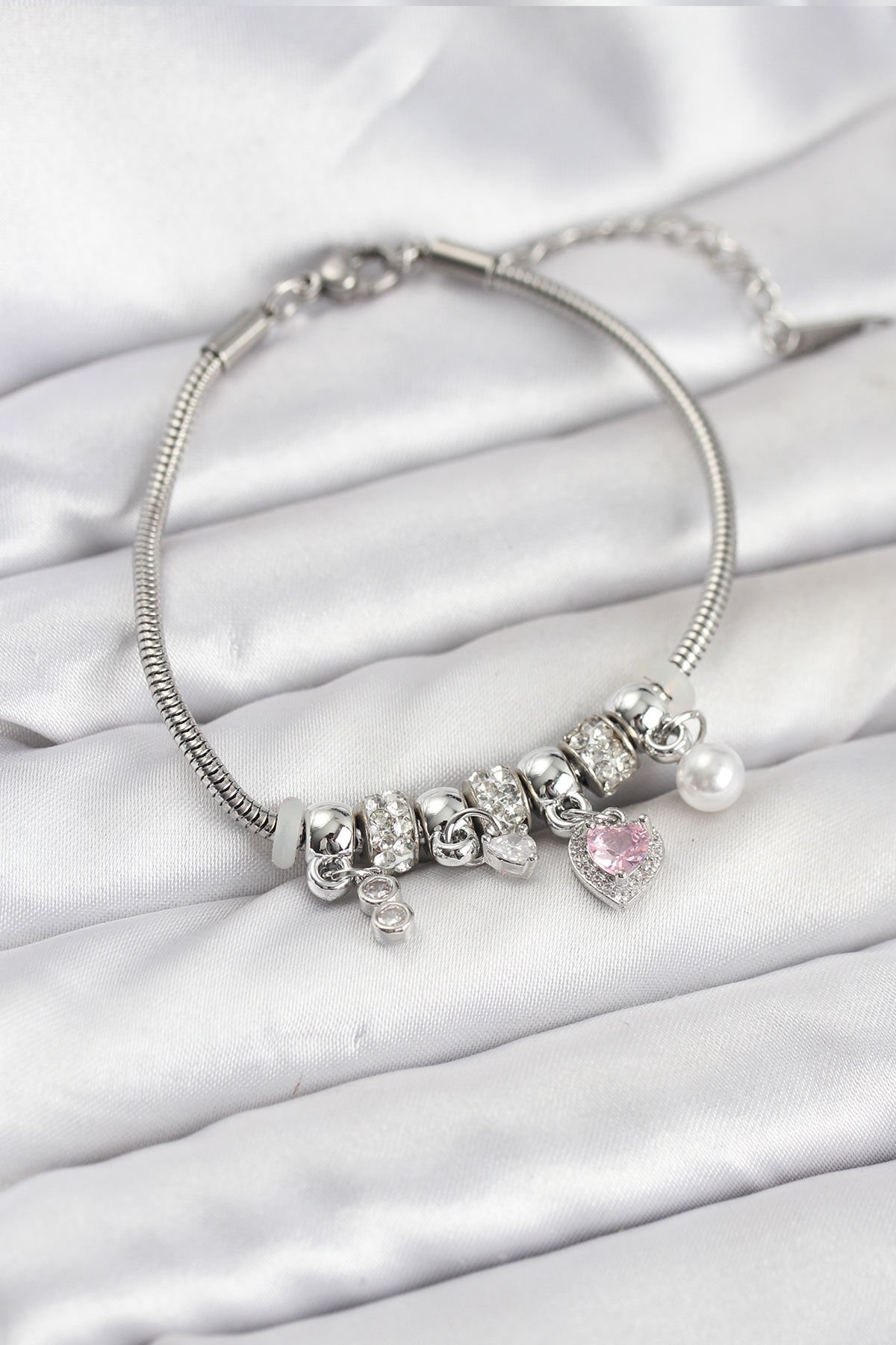 Pirinç Gümüş Renk Pembe Kalp Charmlı Kadın Bileklik