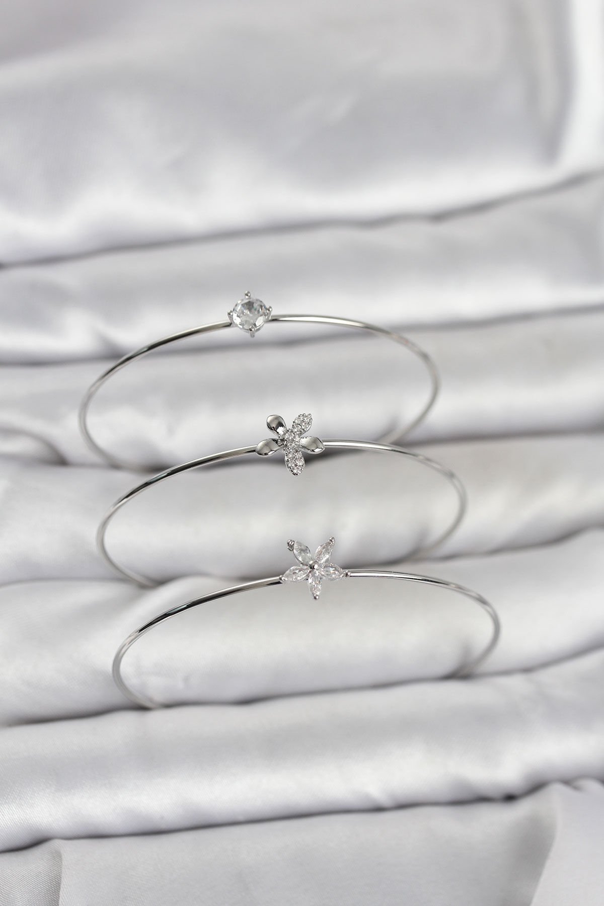 Gümüş Renk Zirkon Taşlı Pirinç 3'lü Kadın Bileklik Kombini