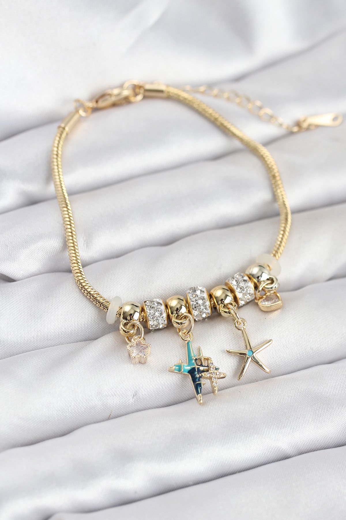 Pirinç Gold Renk Yıldız Model Charmlı Kadın Bileklik