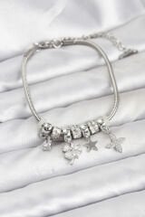 Gümüş Renk Pirinç Yonca Charmlı Kadın Bileklik