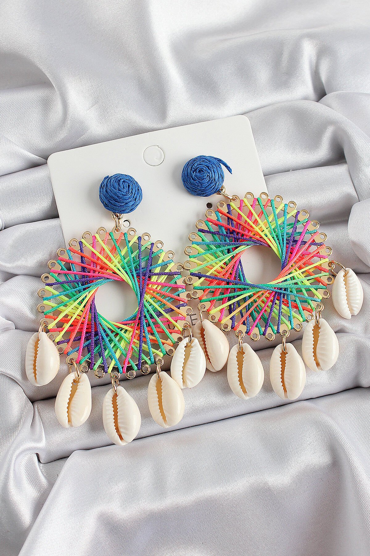 Rainbow Hasır Örgü Sarmal Model Sallantılı Deniz Kabuğu Detaylı Gold Renk Kadın Küpe