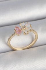 Pirinç Gold Renk Beyaz Mineli Pembe Zirkon Taşlı Çiçek Model Kadın Yüzük