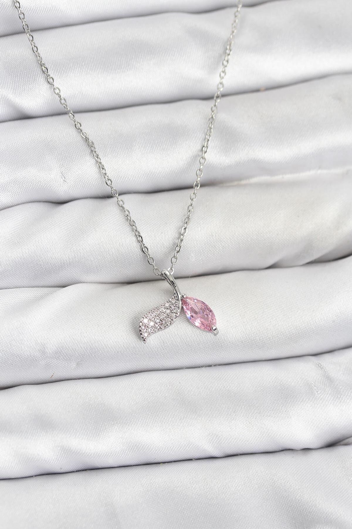 316L Çelik Zincir Gümüş Renk Balık Kuyruğu Model Zirkon Taşlı Kadın Kolye