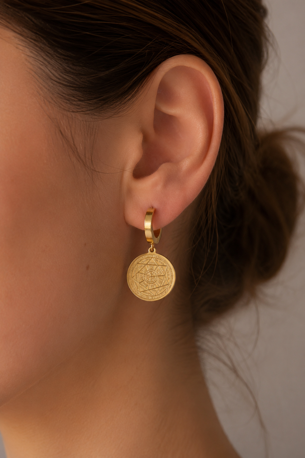 316L Çelik Gold Renk Pentagram İşleme Model Kadın Küpe
